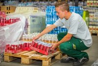 Dam pracę w Szwecji bez znajomości języka magazyn napojów od zaraz Sztokholm Dam pracę w Szwecji bez znajomości języka magazyn napojów od zaraz Sztokholm